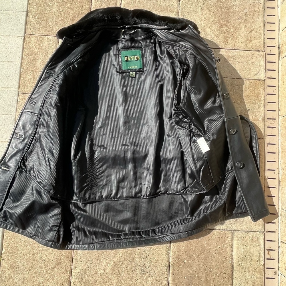 SOLD.   .DANIER Buttery Soft Leather Jacket w/ Fur Collar and Belted SZ 6 - 8 - Picture 11 of 16